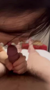 骚逼发烧了非要吃鸡扒 上来就是一顿舔 拦也拦不住